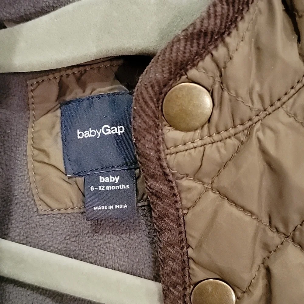 Baby Gap Puffer Vest with hood Size 6-12 months Fall Winter Jacket